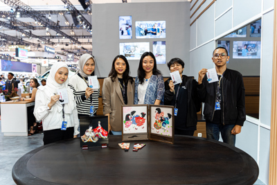 Mazda dan Seni Kerajinan Tangan Kurumie di GIIAS 2024 : Perpaduan Keindahan dan Ketelitian
